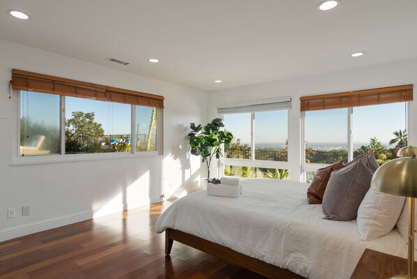 4 bedrooms, iron/ironing board, travel cot, WiFi - Overlooking Luxury | Pool Heat | Spa | Games (Pico Rivera)