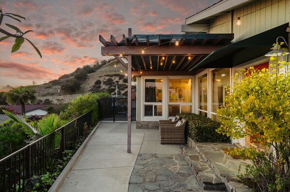 Exterior detail - Overlooking Luxury | Pool Heat | Spa | Games (Pico Rivera)