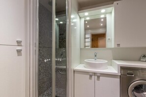 Bathroom - 300m from resort center, 1st floor, view resort, terrace, tv, 62m², La Clusaz (La Clusaz)