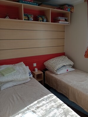 2 chambres, fer et planche Ă repasser, lit parapluie, draps fournis