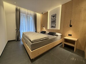 1 bedroom, travel cot, free WiFi, bed sheets