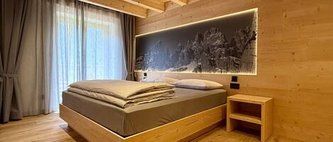 2 sovrum, skrivbord, resesäng och gratis wi-fi