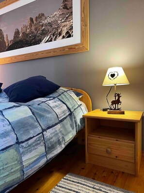 1 bedroom, desk, travel cot, free WiFi