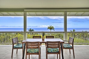 Outdoor dining - 4-bedroom house in enchanting Kailua-Kona with spectacular Pacific Ocean sunsets (Kailua-Kona)