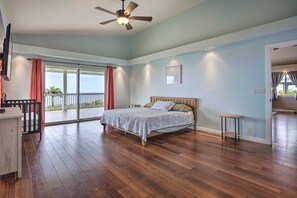 4 bedrooms, desk, iron/ironing board, WiFi - 4-bedroom house in enchanting Kailua-Kona with spectacular Pacific Ocean sunsets (Kailua-Kona)