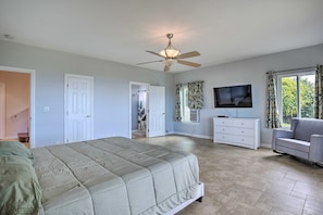 4 bedrooms, desk, iron/ironing board, WiFi
