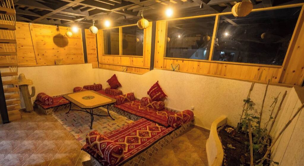 Camera, dormitorio misto, balcone, vista montagna | Interni