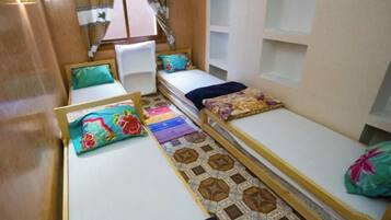 Room, Women only, Balcony