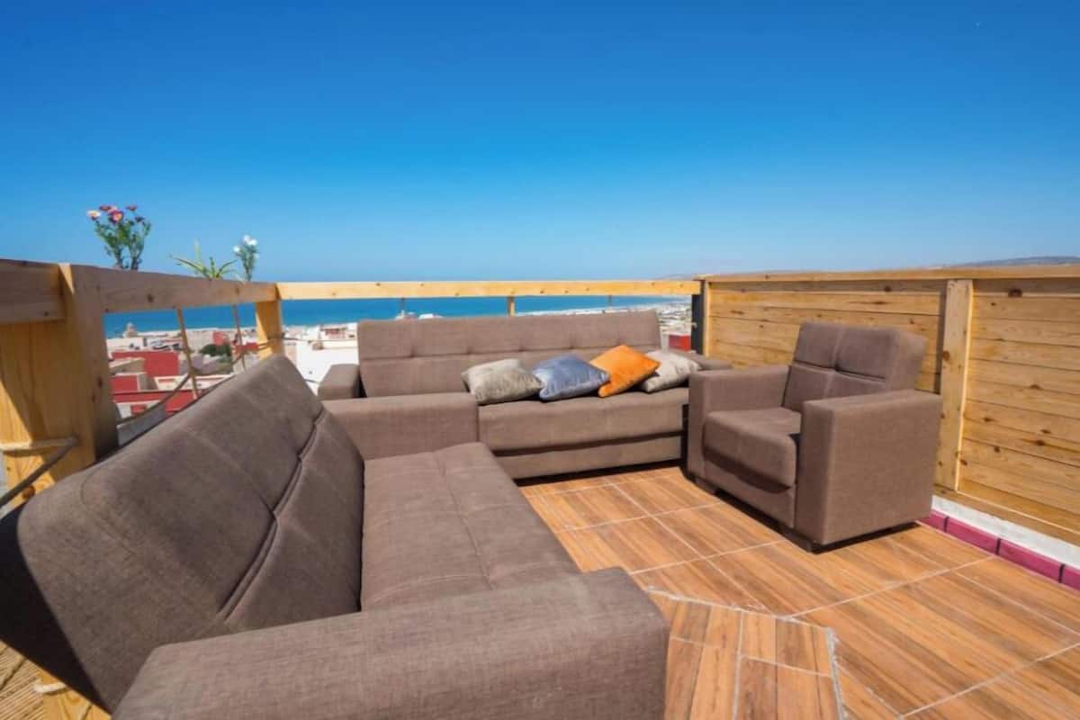 Room, Women only, Balcony