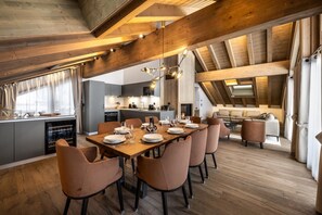 Dining - Wifi, 2nd floor, view mountain, sauna, hammam, terrace, balcony, fireplace or stove, tv, 121m² (Méribel - Les Allues)
