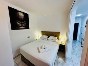 1 slaapkamer, een strijkplank/strijkijzer, wifi, beddengoed