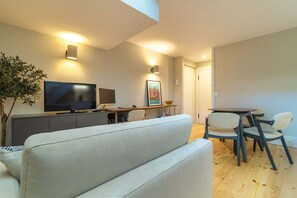 TV - GuestReady - Inviting Studio in Central Porto (Porto)