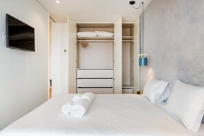 1 bedroom, iron/ironing board, internet, bed sheets