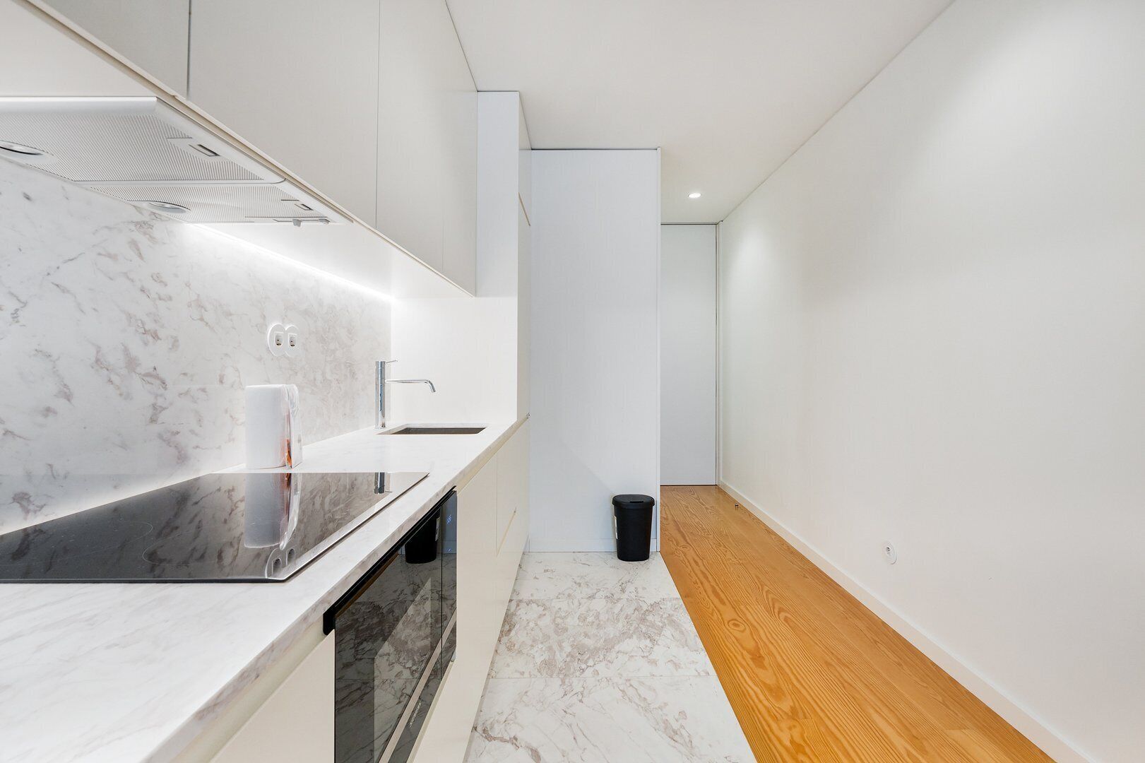 Refrigerador, microondas, lavavajillas y cafetera y tetera 