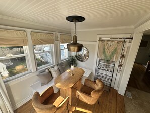 Dining - Mayflower Beach House (Marshfield)