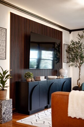 Interior - The Oak & Ivy / Walk Uptown! (Perrysburg)