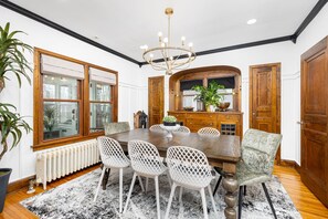 Dining - The Oak & Ivy / Walk Uptown! (Perrysburg)