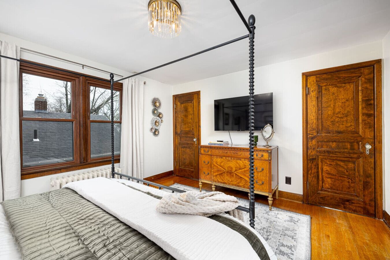 5 soverom, skrivebord, strykejern/-brett og wi-fi (inkludert)