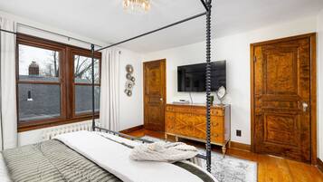 5 bedrooms, desk, iron/ironing board, free WiFi