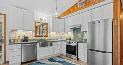 Wave Call, in Southern Shores, beckons you to this luxurious cottage!