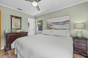 3 bedrooms, iron/ironing board, WiFi, bed sheets