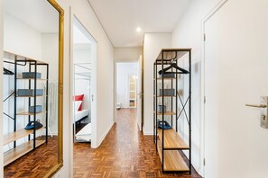2 bedrooms, iron/ironing board, internet, bed sheets