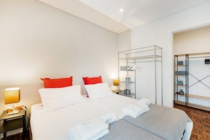 2 bedrooms, iron/ironing board, Internet, bed sheets