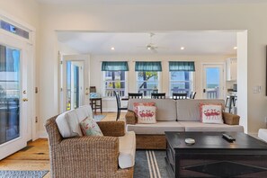 Televisión y oficina 