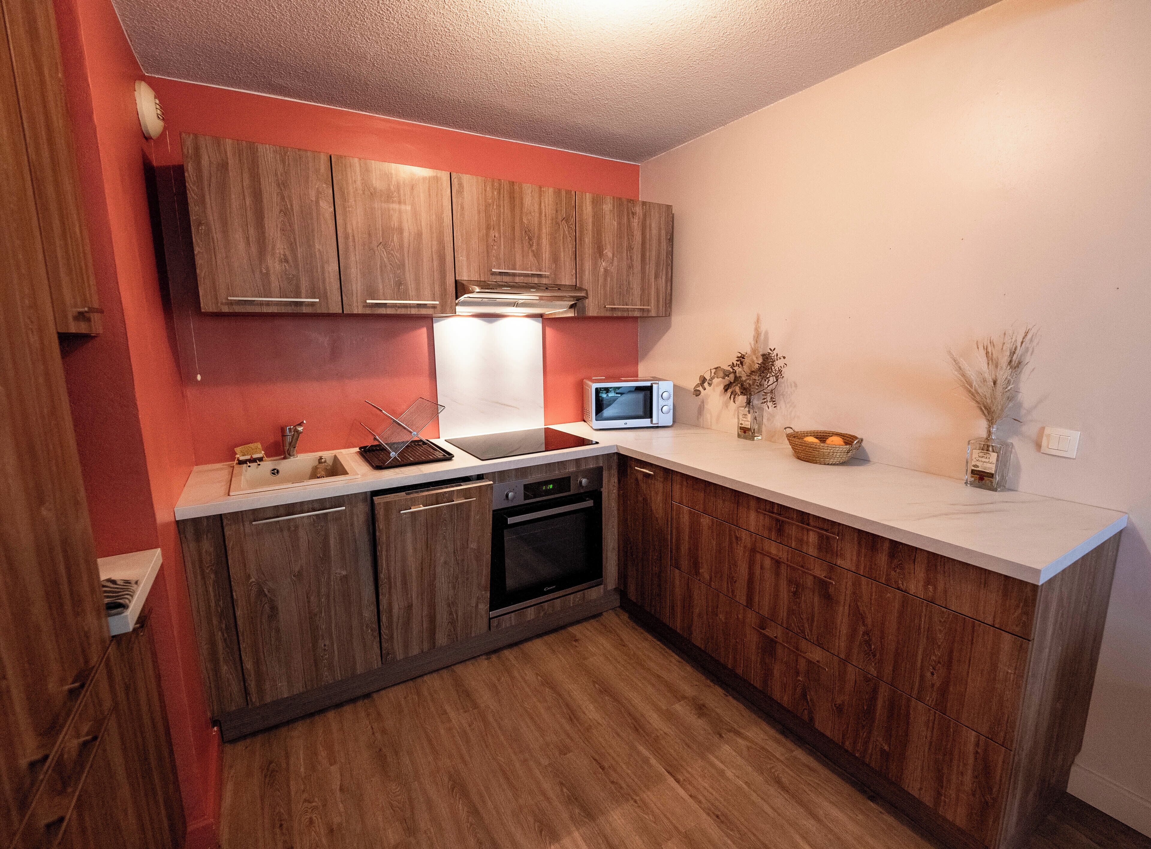 Réfrigérateur, micro-ondes, four, lave-vaisselle