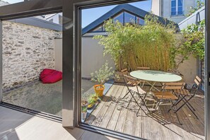 Outdoor dining - Loft near City center (Nantes)