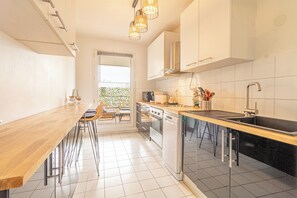 Fridge, microwave, oven, dishwasher