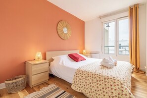 2 bedrooms, iron/ironing board, WiFi, bed sheets