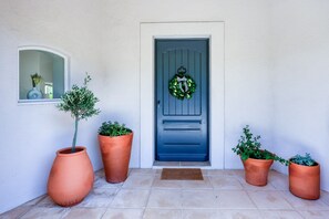 Exterior detail - Beautiful Provencal house with swimming pool (Ollioules)