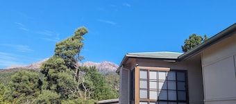 Lyell: Character, views, comfort, air-conditioned, quiet yet close to towncentre