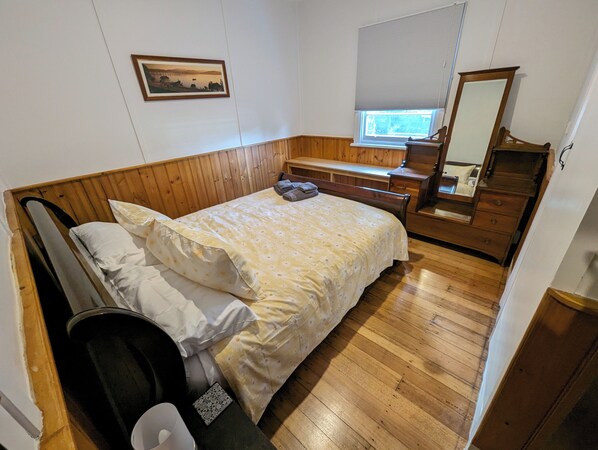 1 bedroom, iron/ironing board, free WiFi, bed sheets - Lyell: Character, views, comfort, air-conditioned, quiet yet close to towncentre (Queenstown)