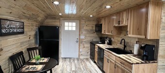 Cozy Charming Cabin in lovely Newark Valley with beautiful sunsets