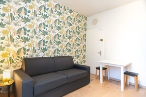 Fernseher, Tischtennisplatte