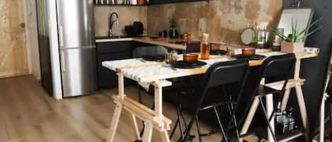 Four Ă micro-ondes, un four, surface de cuisson