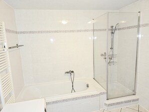 Apartment, Microwave, Garden View | Bathroom - Apartmenthaus - Mackenbach (Mackenbach)