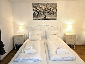 Apartment, Kitchen, Garden View | Iron/ironing board, free WiFi