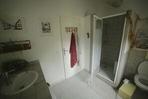 Dusche, Seife, Toilettenpapier