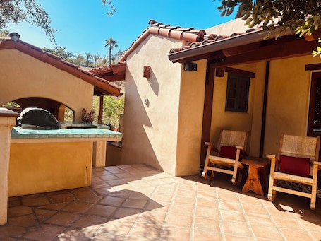 Terrace/patio. Casita on the Hill! Charming home with California Outdoor Living