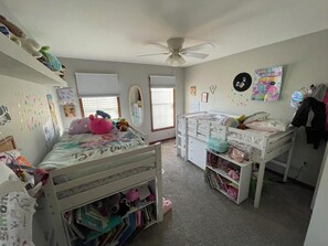 5 bedrooms, WiFi, bed sheets