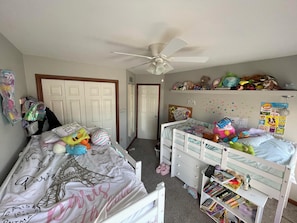 5 bedrooms, WiFi, bed sheets