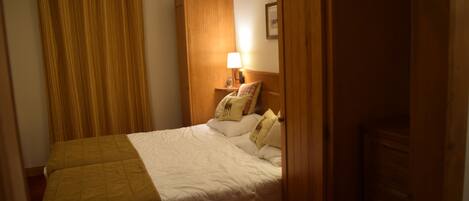 3 habitaciones, cuna de viaje, wifi gratis y ropa de cama