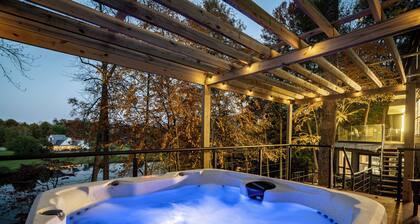 Modern Lakeside Mountain Retreat With Cabin Charm