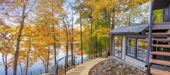 Modern Lakeside Mountain Retreat With Cabin Charm