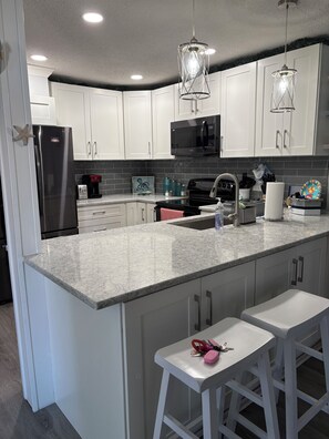 Mikrowelle, Ofen, Herdplatte, Geschirrspüler