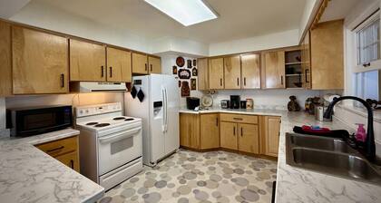 Storybook Nook! 2 Bdrm, 2 Bath, Downtown Home, Local Golfing 50% Off