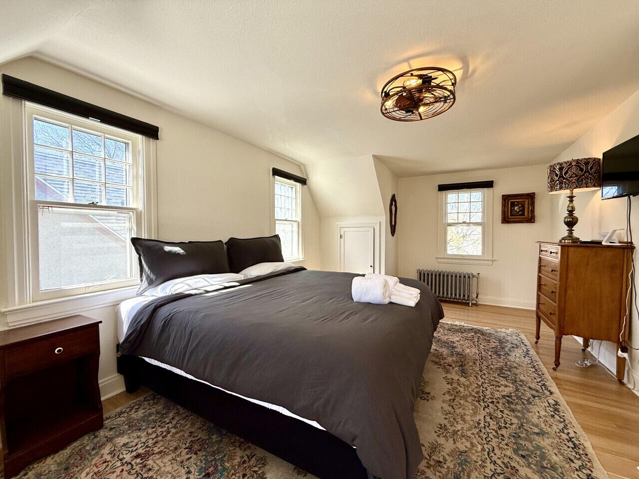 2 bedrooms, desk, travel cot, free WiFi